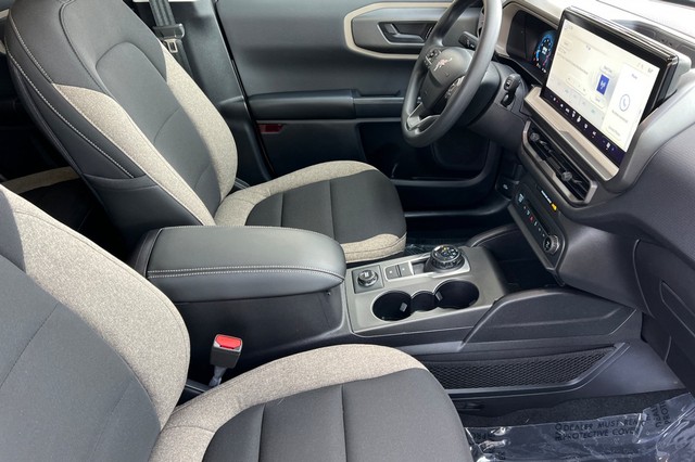 Ford Bronco Sport Vehicle Full-screen Gallery Image 18