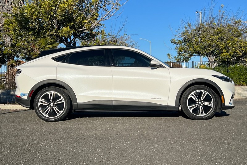 Ford Mustang Mach-E Vehicle Full-screen Gallery Image 02