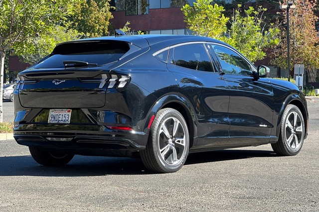 Ford Mustang Mach-E Vehicle Full-screen Gallery Image 03