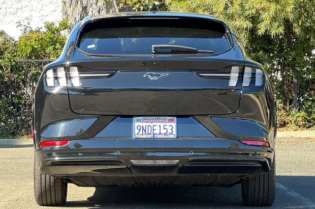 Ford Mustang Mach-E Vehicle Full-screen Gallery Image 04