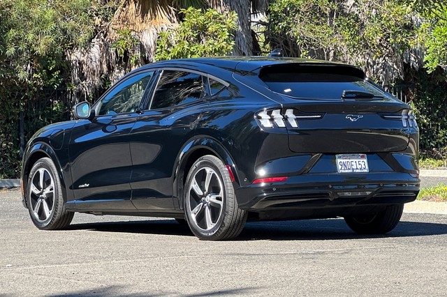 Ford Mustang Mach-E Vehicle Full-screen Gallery Image 05
