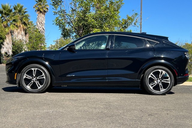 Ford Mustang Mach-E Vehicle Full-screen Gallery Image 07