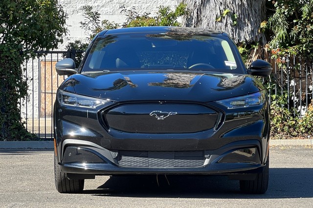 Ford Mustang Mach-E Vehicle Full-screen Gallery Image 09