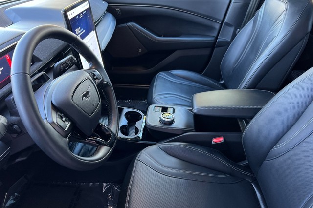 Ford Mustang Mach-E Vehicle Full-screen Gallery Image 10