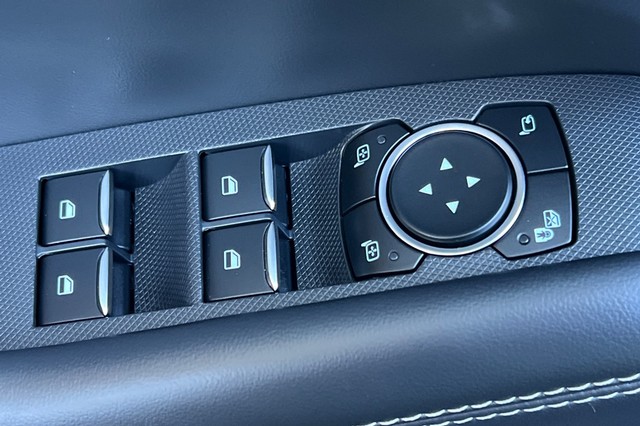 Ford Mustang Mach-E Vehicle Full-screen Gallery Image 12