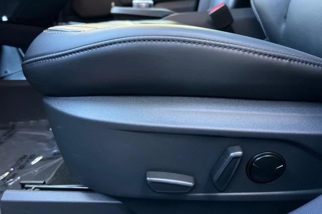 Ford Mustang Mach-E Vehicle Full-screen Gallery Image 13