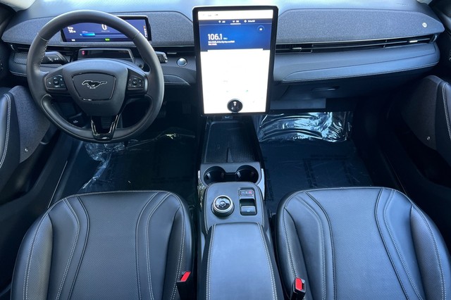 Ford Mustang Mach-E Vehicle Full-screen Gallery Image 15