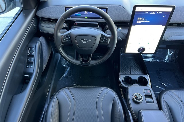 Ford Mustang Mach-E Vehicle Full-screen Gallery Image 16