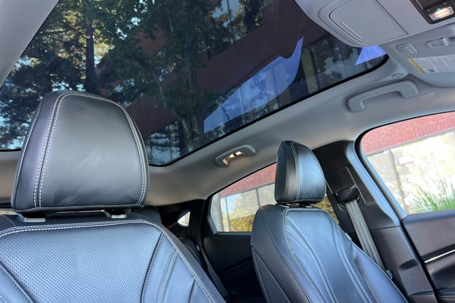 Ford Mustang Mach-E Vehicle Full-screen Gallery Image 20