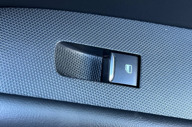 Ford Mustang Mach-E Vehicle Full-screen Gallery Image 22