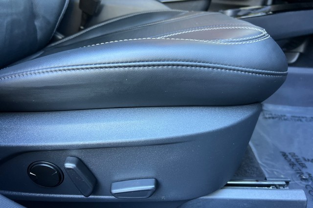 Ford Mustang Mach-E Vehicle Full-screen Gallery Image 23