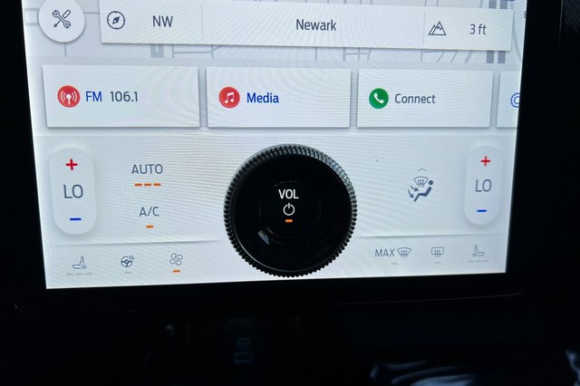 Ford Mustang Mach-E Vehicle Full-screen Gallery Image 27