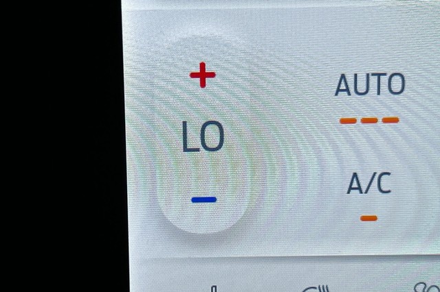 Ford Mustang Mach-E Vehicle Full-screen Gallery Image 28