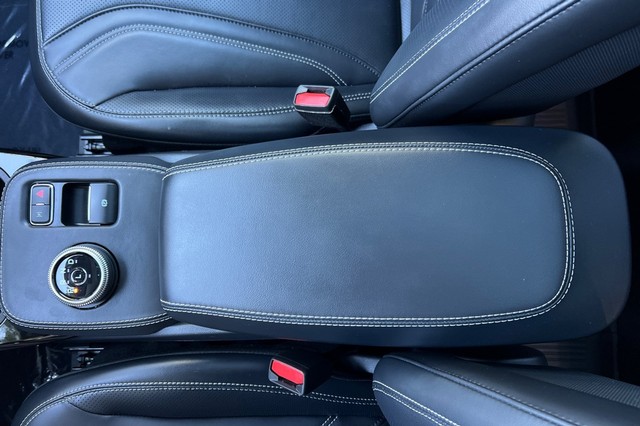 Ford Mustang Mach-E Vehicle Full-screen Gallery Image 30