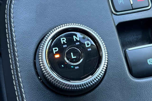 Ford Mustang Mach-E Vehicle Full-screen Gallery Image 31