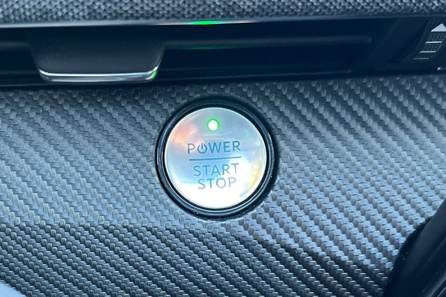 Ford Mustang Mach-E Vehicle Full-screen Gallery Image 32