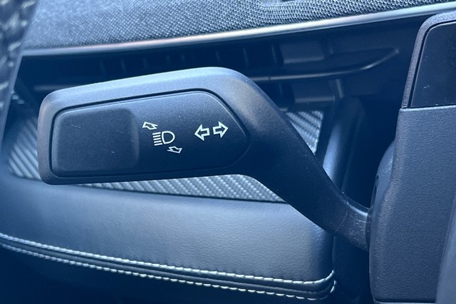 Ford Mustang Mach-E Vehicle Full-screen Gallery Image 35