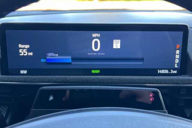 Ford Mustang Mach-E Vehicle Full-screen Gallery Image 38