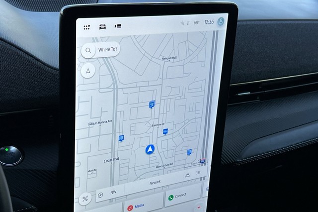 Ford Mustang Mach-E Vehicle Full-screen Gallery Image 43