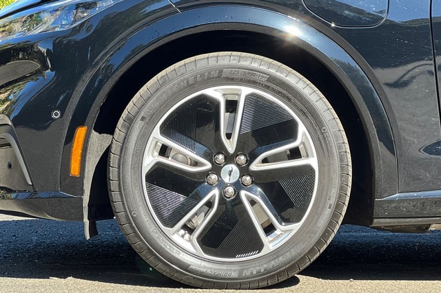 Ford Mustang Mach-E Vehicle Full-screen Gallery Image 45