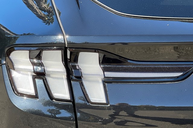 Ford Mustang Mach-E Vehicle Full-screen Gallery Image 48