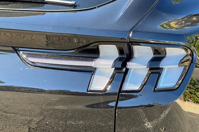 Ford Mustang Mach-E Vehicle Full-screen Gallery Image 50