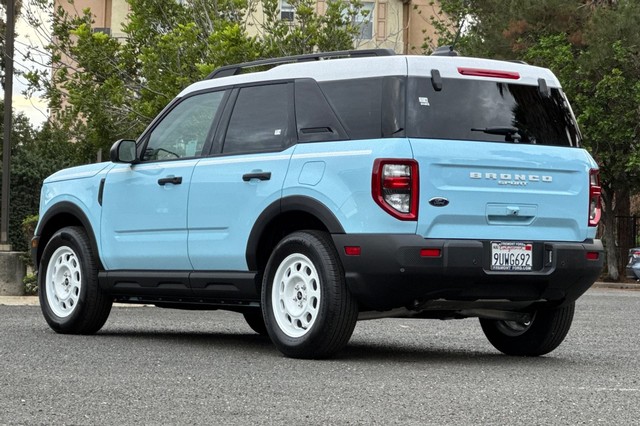 Ford Bronco Sport Vehicle Full-screen Gallery Image 05