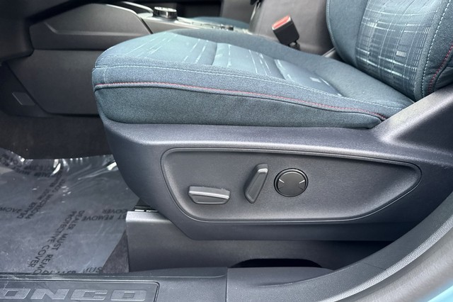 Ford Bronco Sport Vehicle Full-screen Gallery Image 12