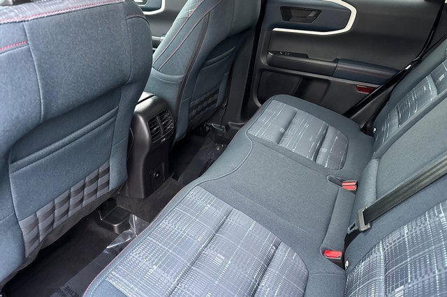 Ford Bronco Sport Vehicle Full-screen Gallery Image 13