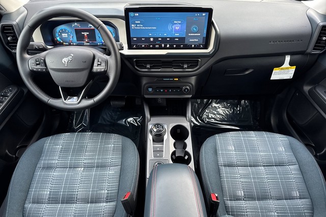 Ford Bronco Sport Vehicle Full-screen Gallery Image 14