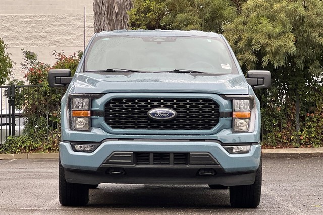 Ford F-150 Vehicle Full-screen Gallery Image 09