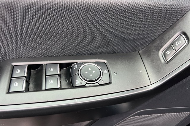 Ford F-150 Vehicle Full-screen Gallery Image 11