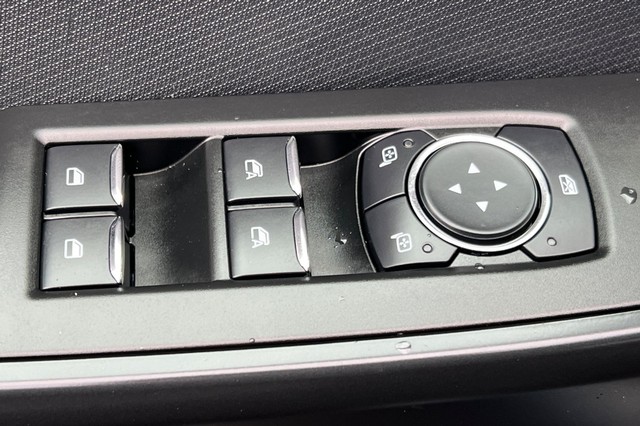 Ford F-150 Vehicle Full-screen Gallery Image 12