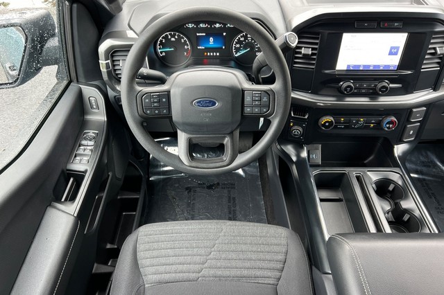 Ford F-150 Vehicle Full-screen Gallery Image 16