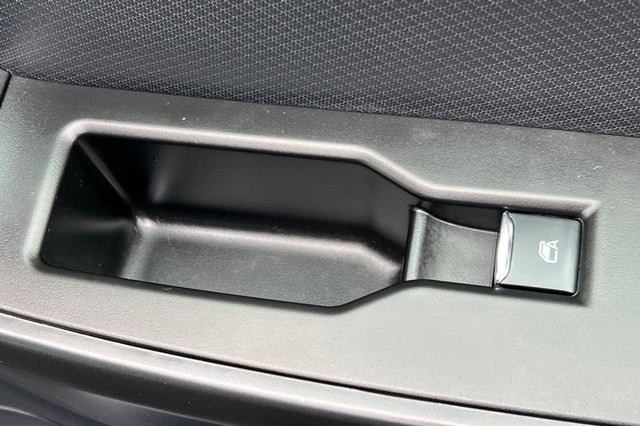 Ford F-150 Vehicle Full-screen Gallery Image 21