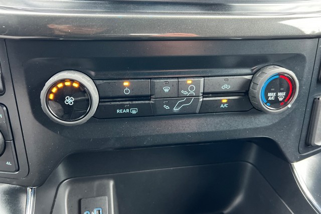 Ford F-150 Vehicle Full-screen Gallery Image 26