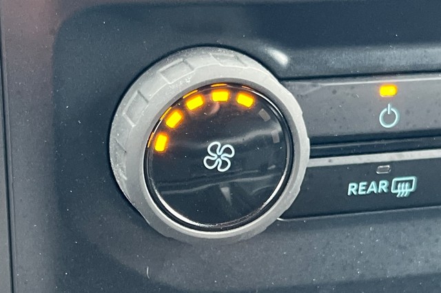 Ford F-150 Vehicle Full-screen Gallery Image 27