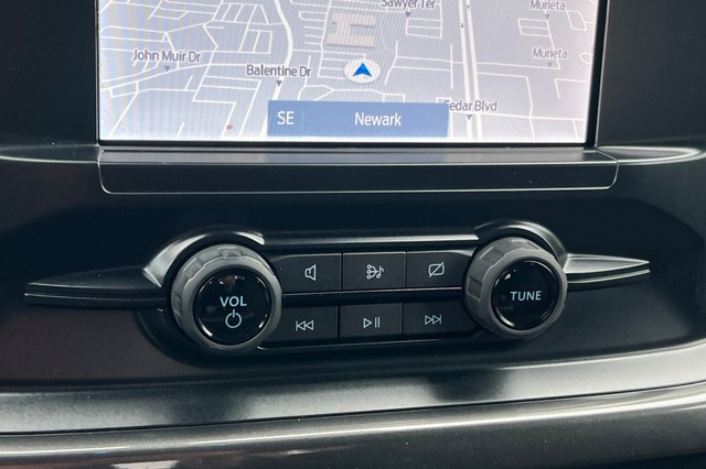 Ford F-150 Vehicle Full-screen Gallery Image 29