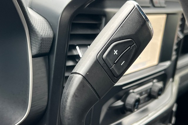 Ford F-150 Vehicle Full-screen Gallery Image 32