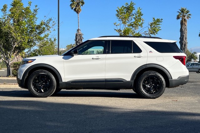 Ford Explorer Vehicle Full-screen Gallery Image 07