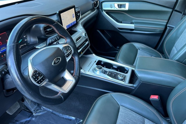 Ford Explorer Vehicle Full-screen Gallery Image 10