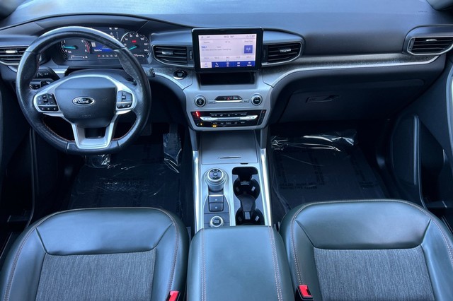 Ford Explorer Vehicle Full-screen Gallery Image 15