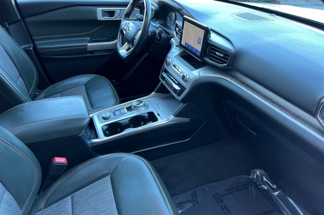 Ford Explorer Vehicle Full-screen Gallery Image 20