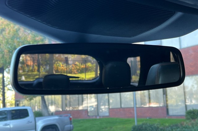 Ford Explorer Vehicle Full-screen Gallery Image 25