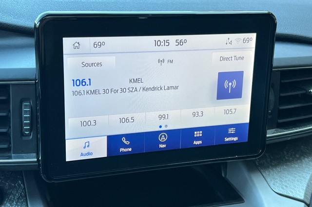 Ford Explorer Vehicle Full-screen Gallery Image 26