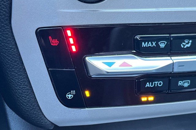 Ford Explorer Vehicle Full-screen Gallery Image 29