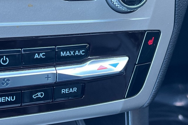 Ford Explorer Vehicle Full-screen Gallery Image 30