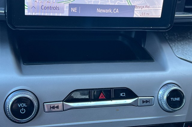 Ford Explorer Vehicle Full-screen Gallery Image 31