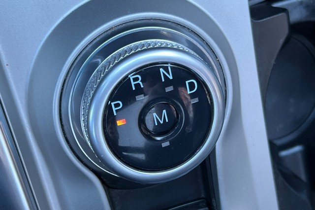 Ford Explorer Vehicle Full-screen Gallery Image 34