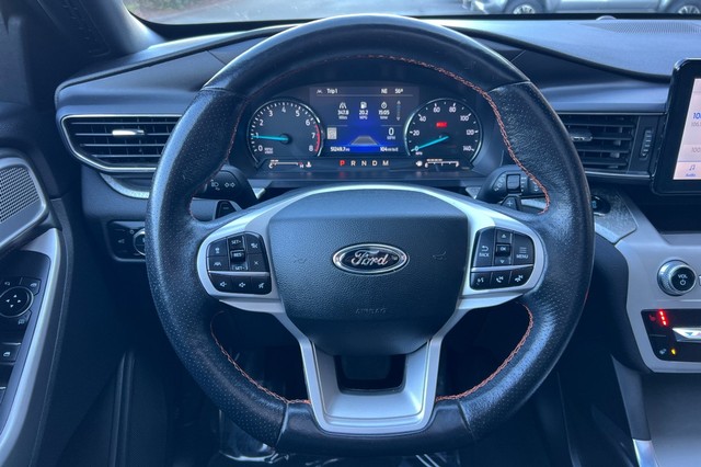 Ford Explorer Vehicle Full-screen Gallery Image 36